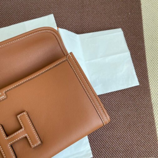 jige 29 Clutch Bag In Khaki Swift Leather - Image 9