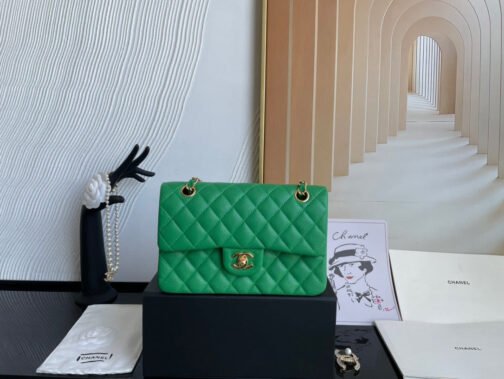 Classic Flap Small In Green Calfskin