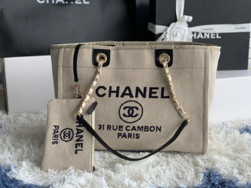 Grand shopping  Beach Canvas Tote Bag In Gold Tone Chain Link with Black Shoulder Straps - Image 9